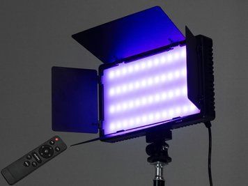 Студійний RGB прожектор з пультом для фото і відеозйомки, 15Вт SL-LED-600RGB фото